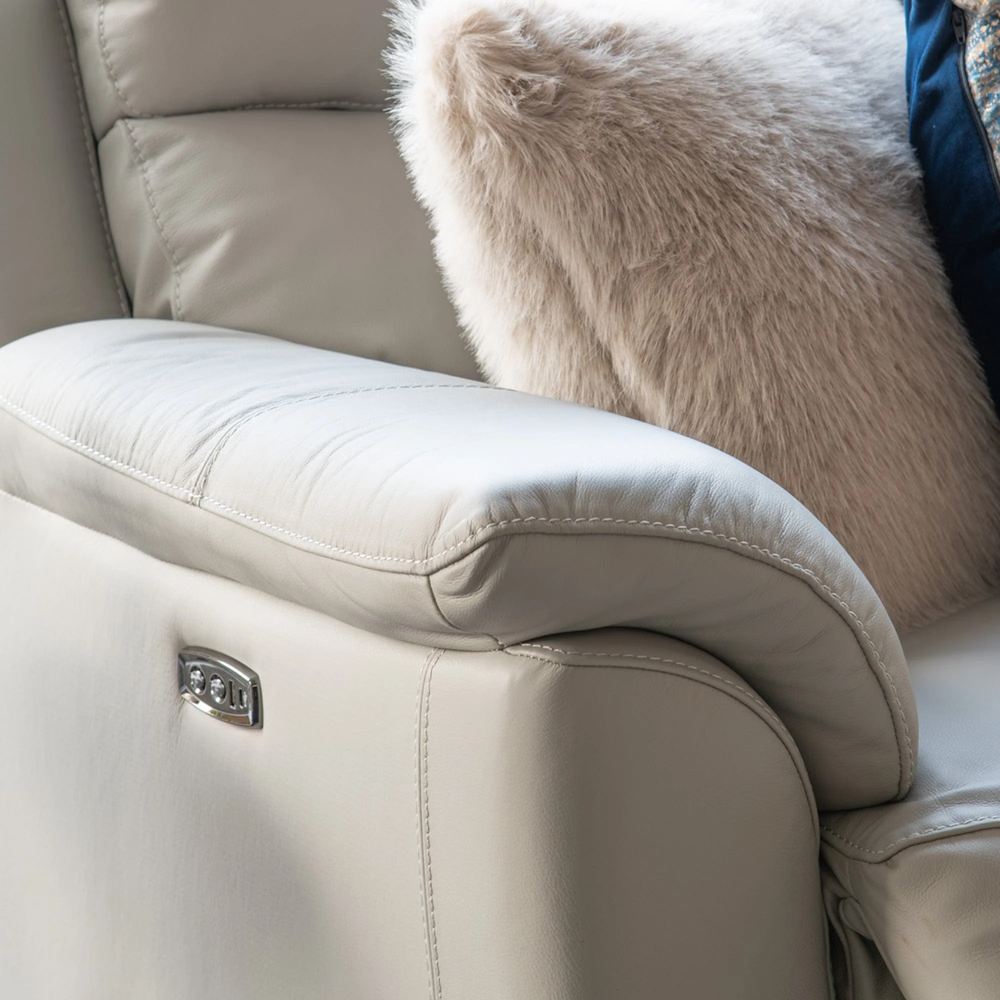 Columbia - 2.5 Seat Power Recliner Sofa With USB, Leather - Image 3