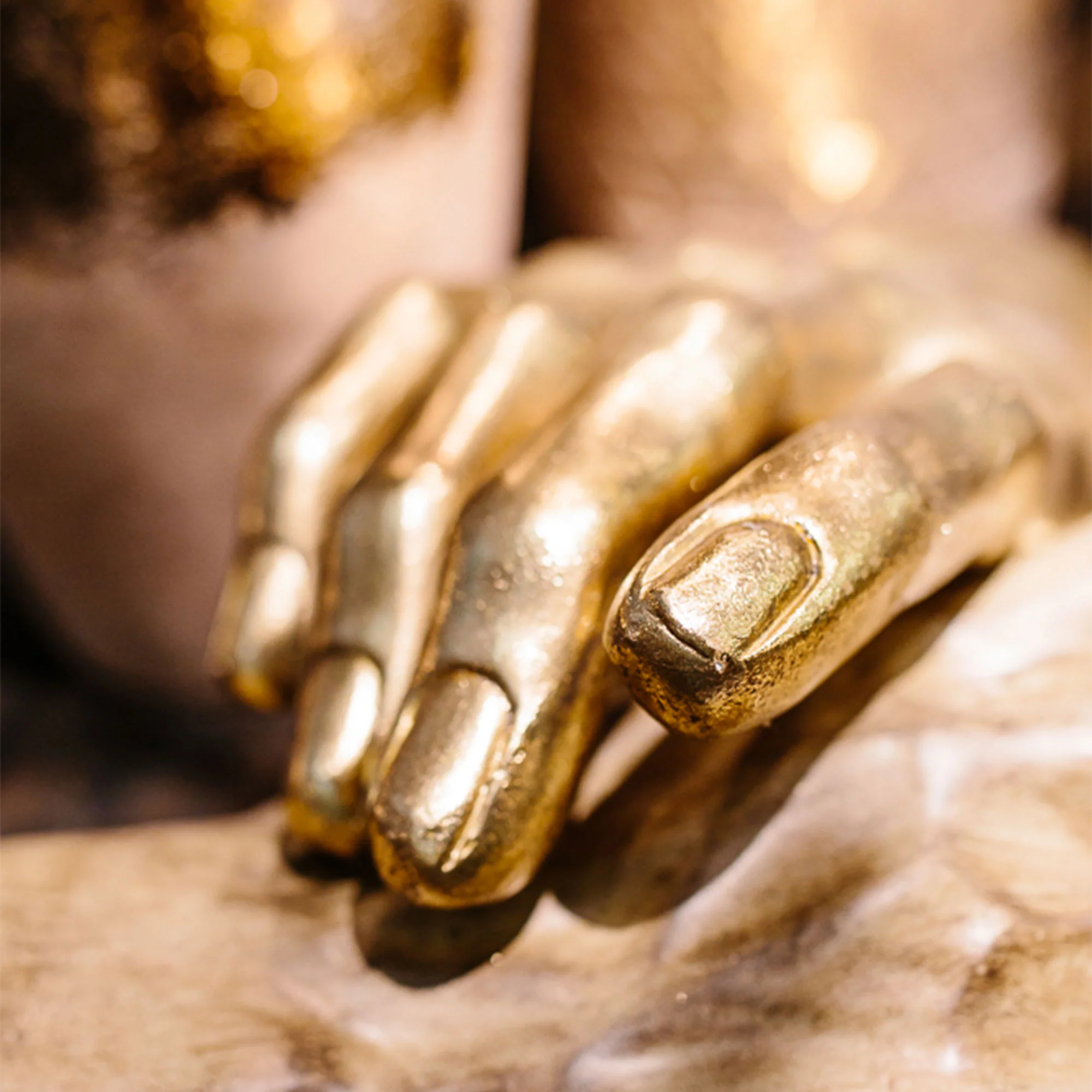Mano - Gold Hands Sculpture - Image 7