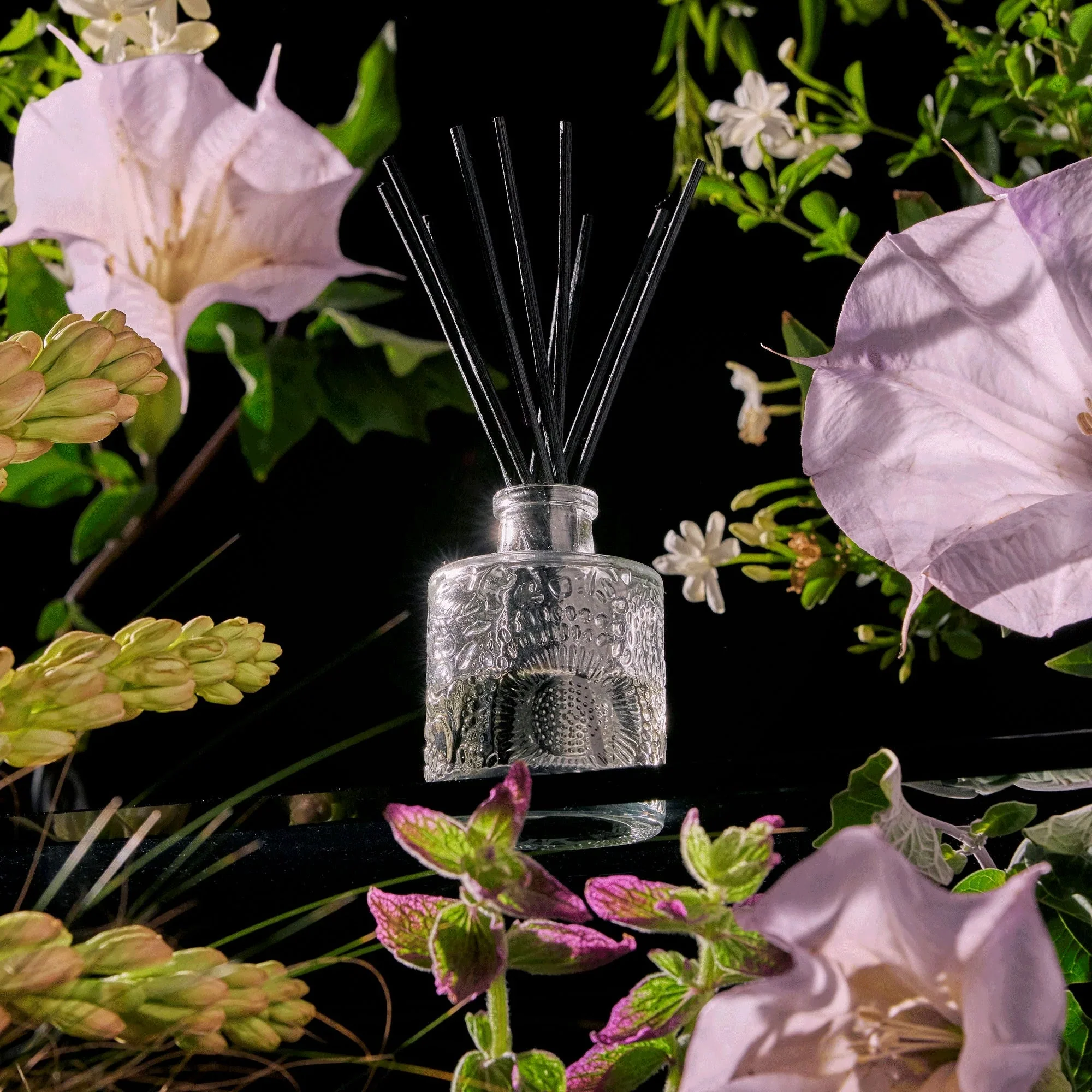 Voluspa Jasmine Midnight Blooms - Egyptian Jasmine, Tuberose, Moonflower & Dune Grass Reed Diffuser 100ml - Image 2