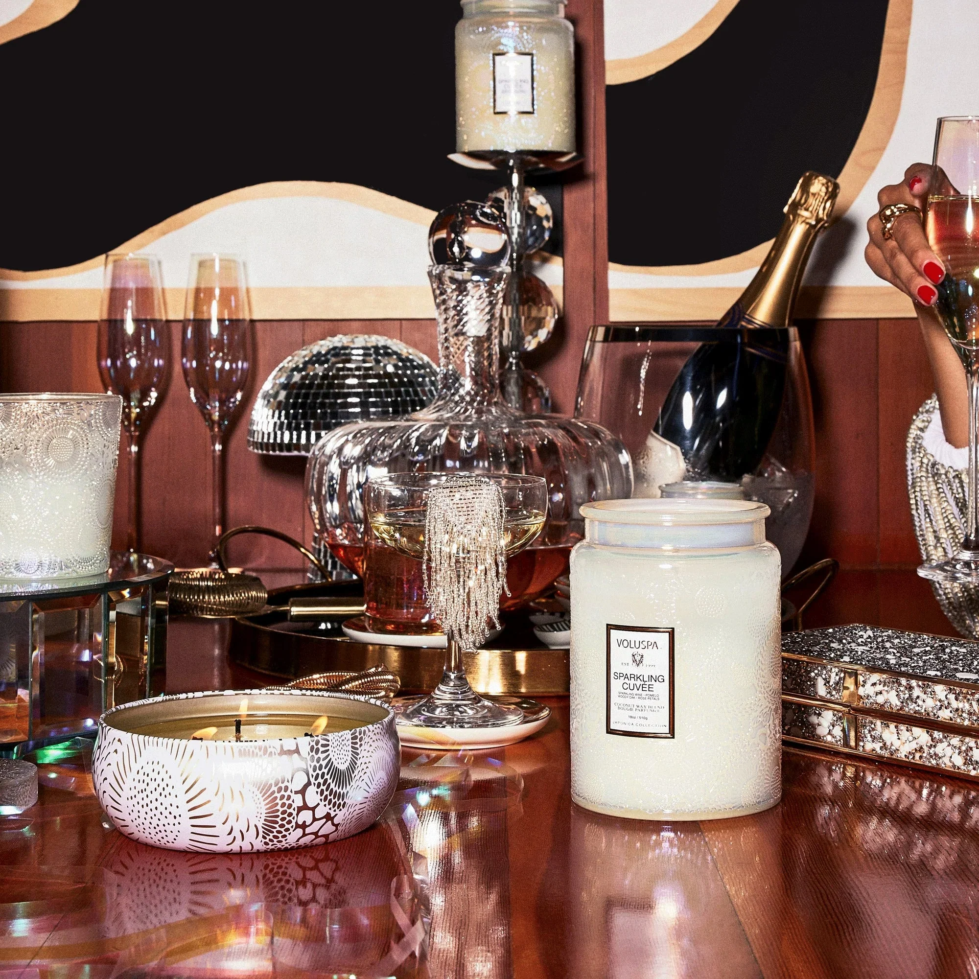 Voluspa Sparkling Cuvee - Pomelo, Woody Oak & Rose Petals Candle - Image 2