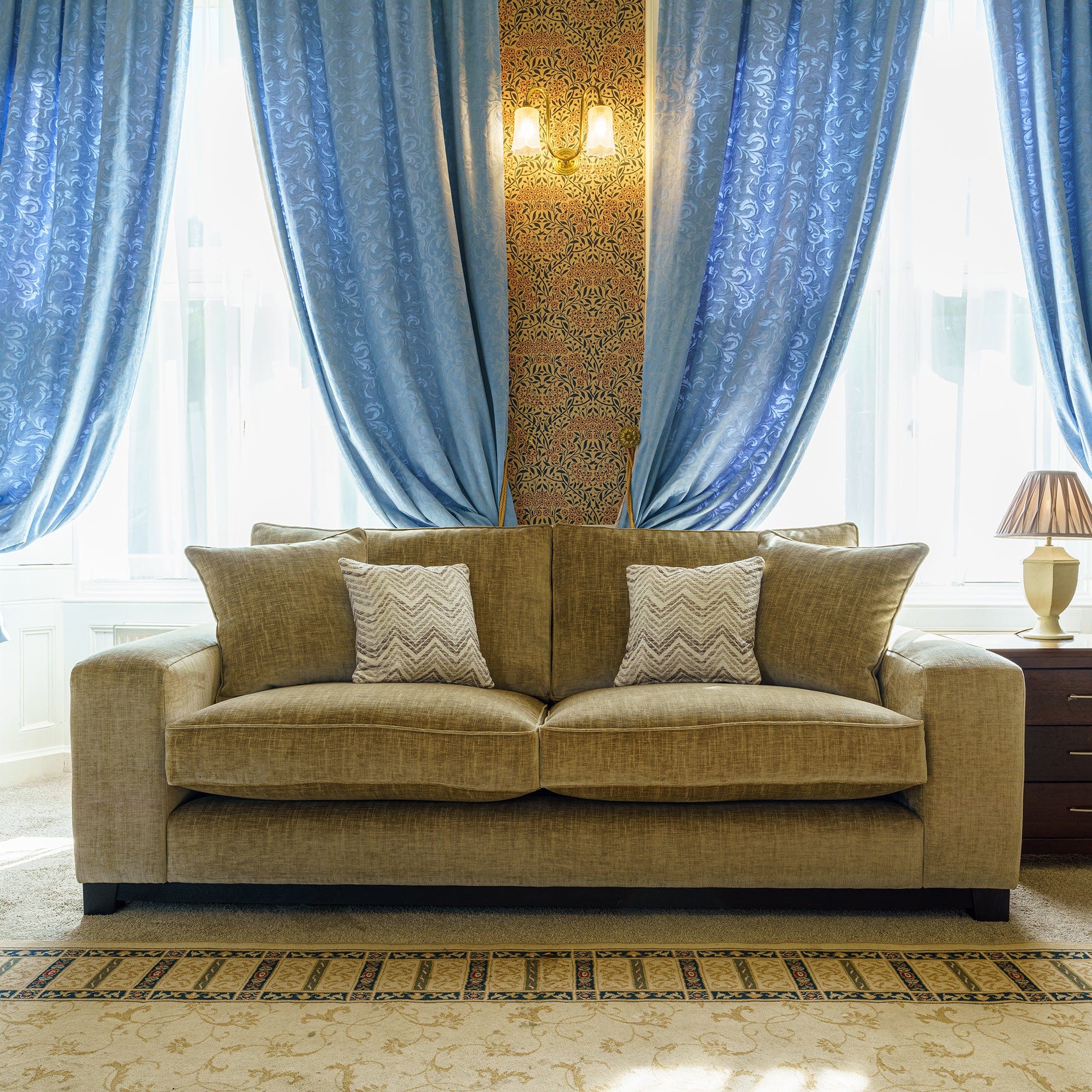 Wentworth - Medium Sofa, Fabric - Image 2